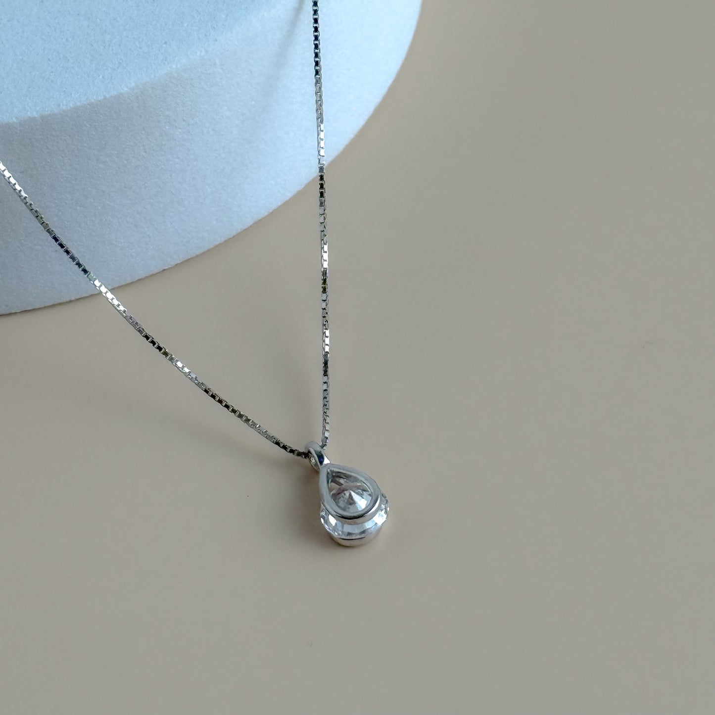 しずく型ネックレス